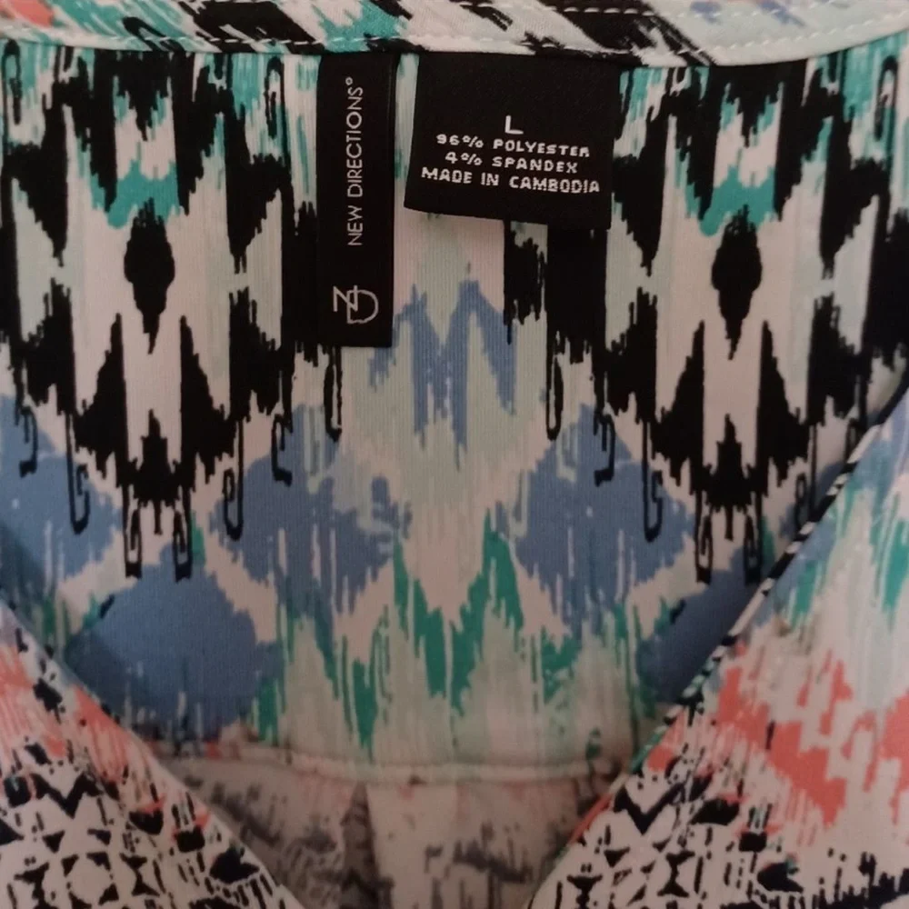 🪩4/$20!! New Directions 3/4 Button Sleeve Multicolored Top Size Large 🪩4/$20!! - Picture 3 of 3